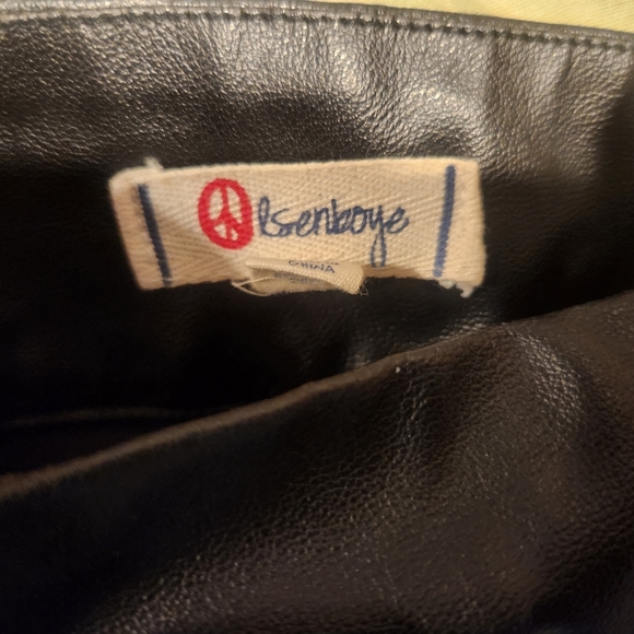 Rsenboye Womens Faux Leather Shorts Size 11 - Picture 2 of 4